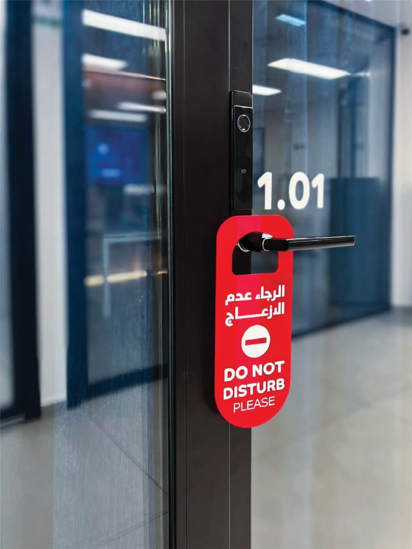 Single Room - bilingual Do Not Disturb sign on door handle